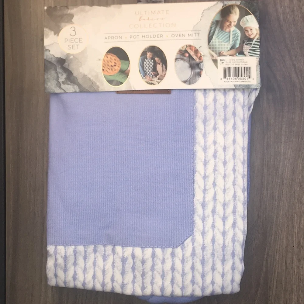New Holiday Ready 3 pc Apron/Oven Mitt/Potholder Housewarming Gift Hostess Set